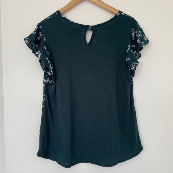 MAURICES DARK GREEN/WHITE FLORAL MIXED MEDIA TOP/BLOUSE WITH FLUTTER SLEEVES, M - Picture 9 of 11